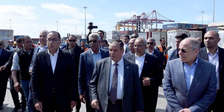 مدبولي: حريصون على سرعة نفاذ السلع للأسواق لزيادة المعروض وتحقيق التوازن في الأسعار 