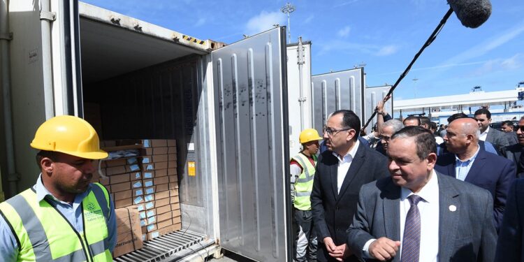 مدبولي: حريصون على سرعة نفاذ السلع للأسواق لزيادة المعروض وتحقيق التوازن في الأسعار 