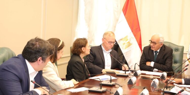 وزير التعليم يستعرض كافة الإجراءات التحضيرية لإطلاق «وثيقة معايير المعلم من أجل الغد»