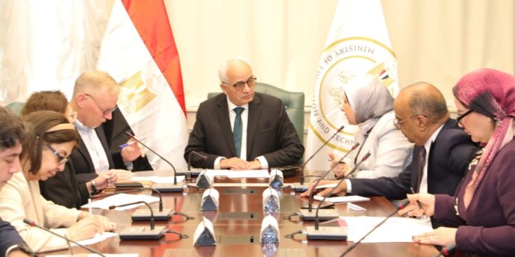 وزير التعليم يستعرض كافة الإجراءات التحضيرية لإطلاق «وثيقة معايير المعلم من أجل الغد»