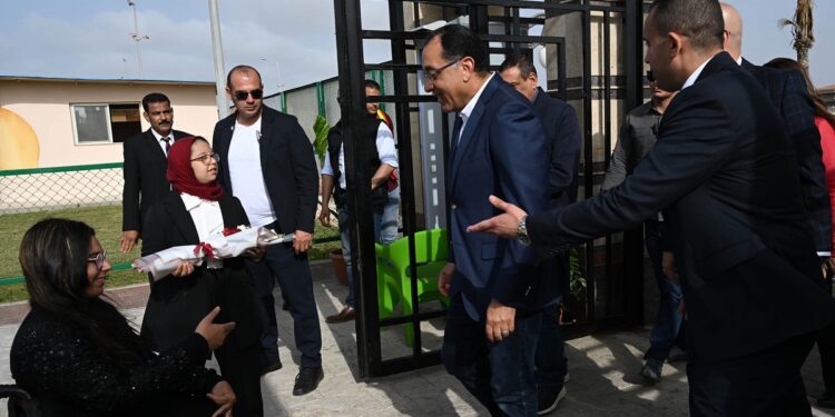 رئيس الوزراء يتفقد نادي وشاطئ «قادرون» لذوي الهمم بمدينة دمياط الجديدة