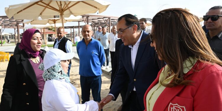 رئيس الوزراء يتفقد نادي وشاطئ «قادرون» لذوي الهمم بمدينة دمياط الجديدة