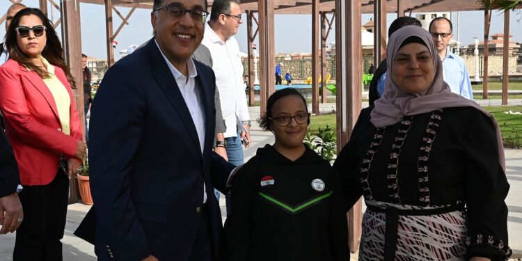 رئيس الوزراء يتفقد نادي وشاطئ «قادرون» لذوي الهمم بمدينة دمياط الجديدة