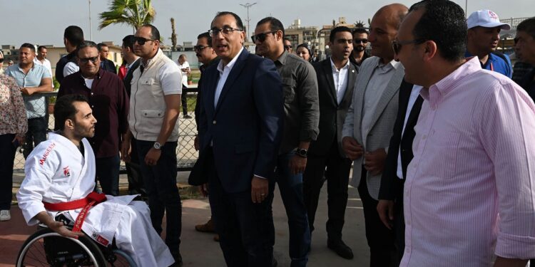 رئيس الوزراء يتفقد نادي وشاطئ «قادرون» لذوي الهمم بمدينة دمياط الجديدة