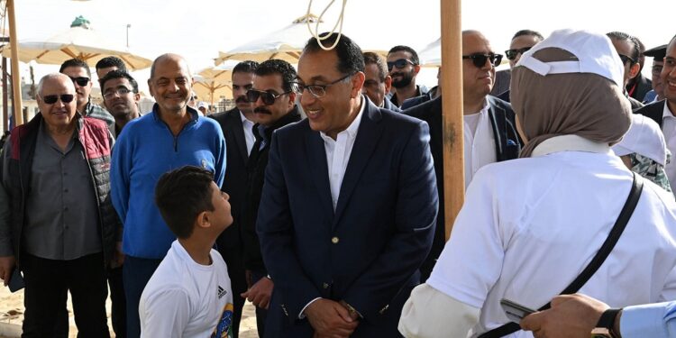رئيس الوزراء يتفقد نادي وشاطئ «قادرون» لذوي الهمم بمدينة دمياط الجديدة