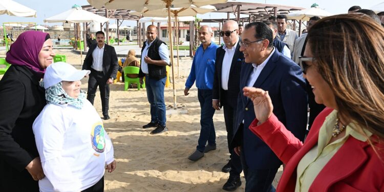 رئيس الوزراء يتفقد نادي وشاطئ «قادرون» لذوي الهمم بمدينة دمياط الجديدة