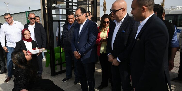 رئيس الوزراء يتفقد نادي وشاطئ «قادرون» لذوي الهمم بمدينة دمياط الجديدة