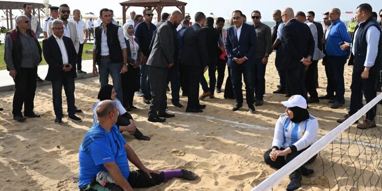 رئيس الوزراء يتفقد نادي وشاطئ «قادرون» لذوي الهمم بمدينة دمياط الجديدة