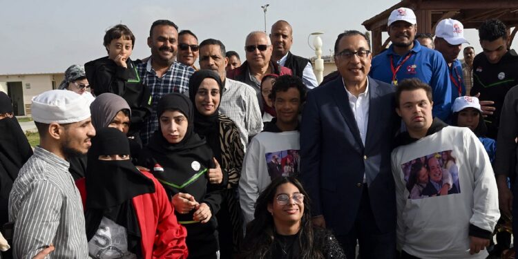 رئيس الوزراء يتفقد نادي وشاطئ «قادرون» لذوي الهمم بمدينة دمياط الجديدة