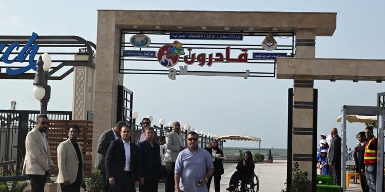 رئيس الوزراء يتفقد نادي وشاطئ «قادرون» لذوي الهمم بمدينة دمياط الجديدة