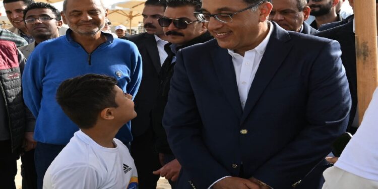 رئيس الوزراء يتفقد نادي وشاطئ «قادرون» لذوي الهمم بمدينة دمياط الجديدة