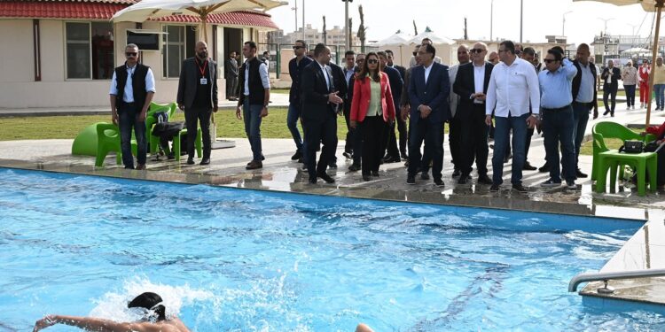 رئيس الوزراء يتفقد نادي وشاطئ «قادرون» لذوي الهمم بمدينة دمياط الجديدة