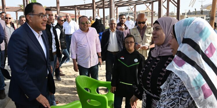 رئيس الوزراء يتفقد نادي وشاطئ «قادرون» لذوي الهمم بمدينة دمياط الجديدة