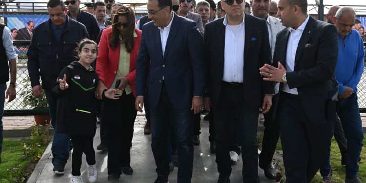 رئيس الوزراء يتفقد نادي وشاطئ «قادرون» لذوي الهمم بمدينة دمياط الجديدة