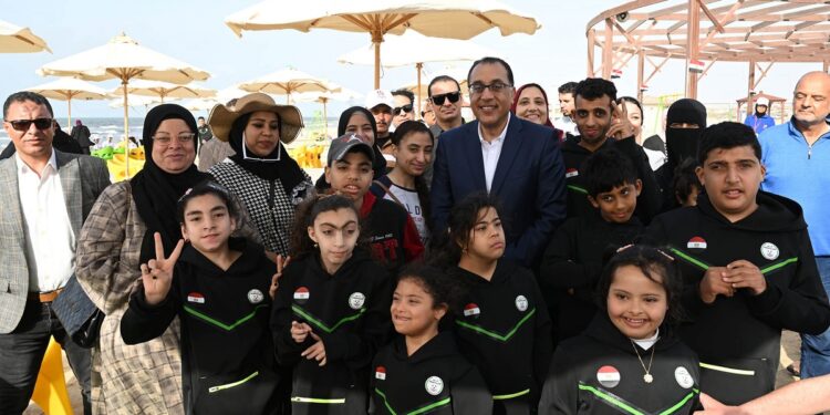 رئيس الوزراء يتفقد نادي وشاطئ «قادرون» لذوي الهمم بمدينة دمياط الجديدة