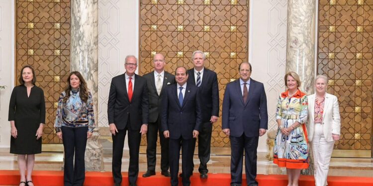 الرئيس السيسي يستقبل وفدا من أعضاء الكونجرس الأمريكي