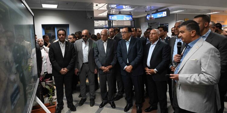 مدبولي: تكليفات من الرئيس السيسي بالعمل دوما على تحسين خدمات النقل الجماعي للمواطنين 