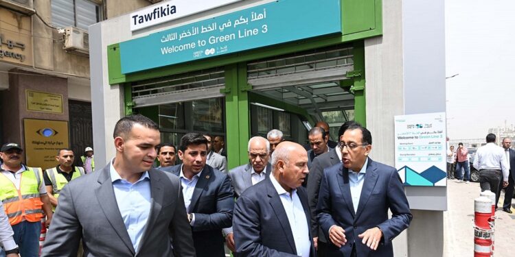 مدبولي: تكليفات من الرئيس السيسي بالعمل دوما على تحسين خدمات النقل الجماعي للمواطنين 