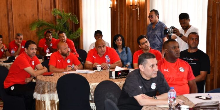 وزير الرياضة يشهد المرحلة التمهيدية من المشروع القومي لصقل مدربي المنتخبات الوطنية