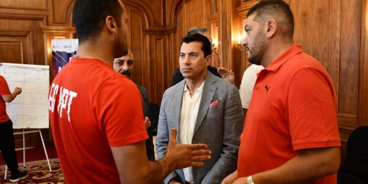 وزير الرياضة يشهد المرحلة التمهيدية من المشروع القومي لصقل مدربي المنتخبات الوطنية