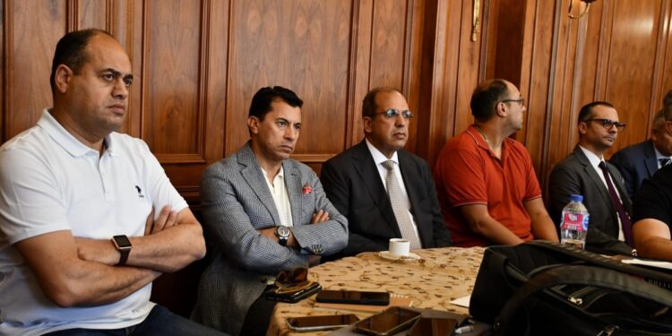 وزير الرياضة يشهد المرحلة التمهيدية من المشروع القومي لصقل مدربي المنتخبات الوطنية