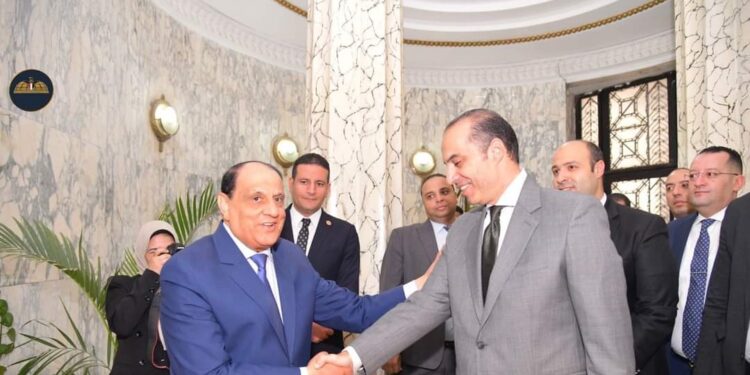 وزير الشئون النيابية يلتقي رئيسي محكمة النقض ومجلس القضاء الأعلى 