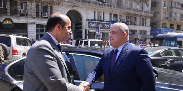 وزير الشئون النيابية يلتقي رئيسي محكمة النقض ومجلس القضاء الأعلى 