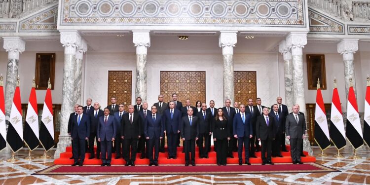 الرئيس السيسي يشهد أداء اليمين الدستورية للمحافظين الجدد ونوابهم 