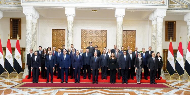 الرئيس السيسي يشهد أداء اليمين الدستورية للمحافظين الجدد ونوابهم 