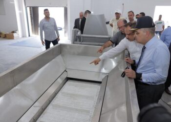 الفريق أسامة ربيع: بدء التشغيل التجريبي لمصنع تعبئة وتغليف الأسماك الشهر القادم 