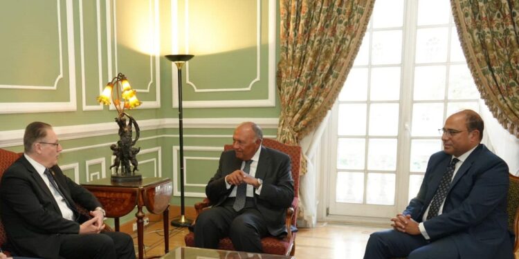 وزير الخارجية يستقبل مدير المكتب الإقليمي للدول العربية ببرنامج الأمم المتحدة الإنمائي 