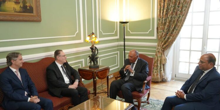 وزير الخارجية يستقبل مدير المكتب الإقليمي للدول العربية ببرنامج الأمم المتحدة الإنمائي 