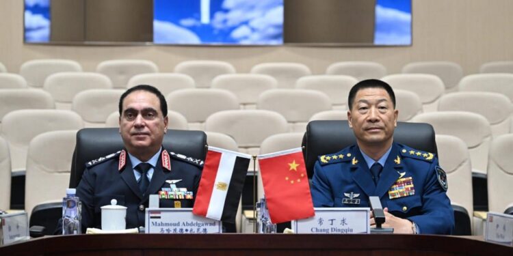 قائد القوات الجوية يلتقي نظيره الصيني