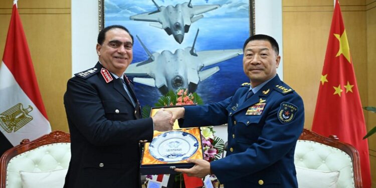 قائد القوات الجوية يلتقي نظيره الصيني