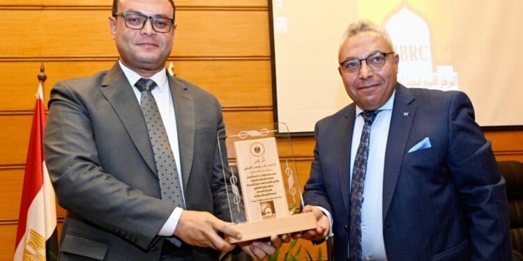 وزير الإسكان يشارك بندوة الدليل الإرشادي لتصميم المستشفيات والمنشآت الصحية الخضراء الجديدة والقائمة