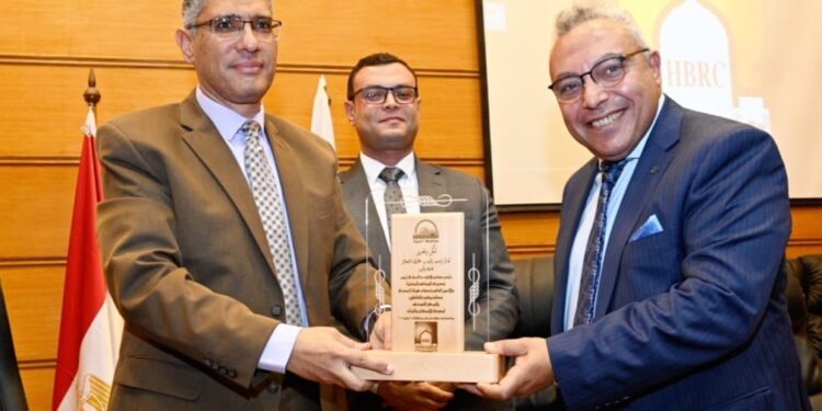 وزير الإسكان يشارك بندوة الدليل الإرشادي لتصميم المستشفيات والمنشآت الصحية الخضراء الجديدة والقائمة