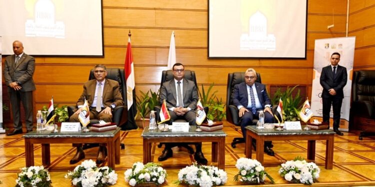 وزير الإسكان يشارك بندوة الدليل الإرشادي لتصميم المستشفيات والمنشآت الصحية الخضراء الجديدة والقائمة