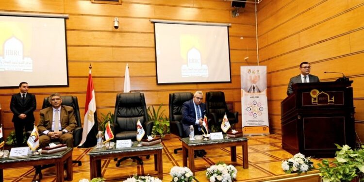 وزير الإسكان يشارك بندوة الدليل الإرشادي لتصميم المستشفيات والمنشآت الصحية الخضراء الجديدة والقائمة