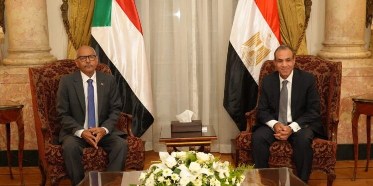 وزير الخارجية يستقبل نظيره السوداني ويعقد معه جلسة مباحثات ثنائية 