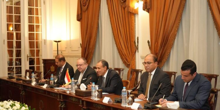 وزير الخارجية يستقبل نظيره السوداني ويعقد معه جلسة مباحثات ثنائية 