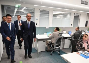 وزير الاتصالات