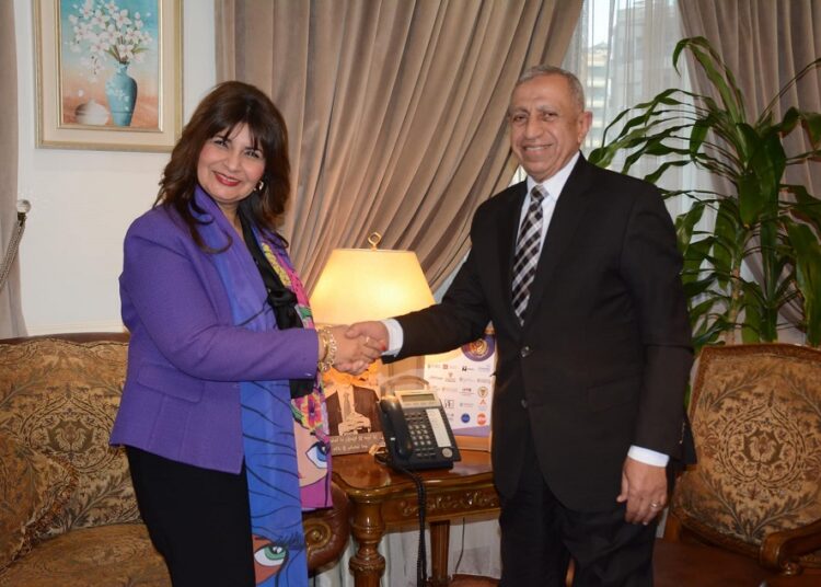 الدكتورة حنان يوسف