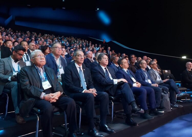 وزير الاتصالات