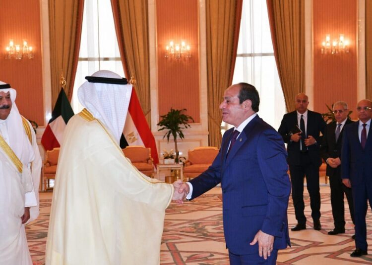 الرئيس السيسي يلتقي رئيس الوزراء الكويتي في مقر إقامته