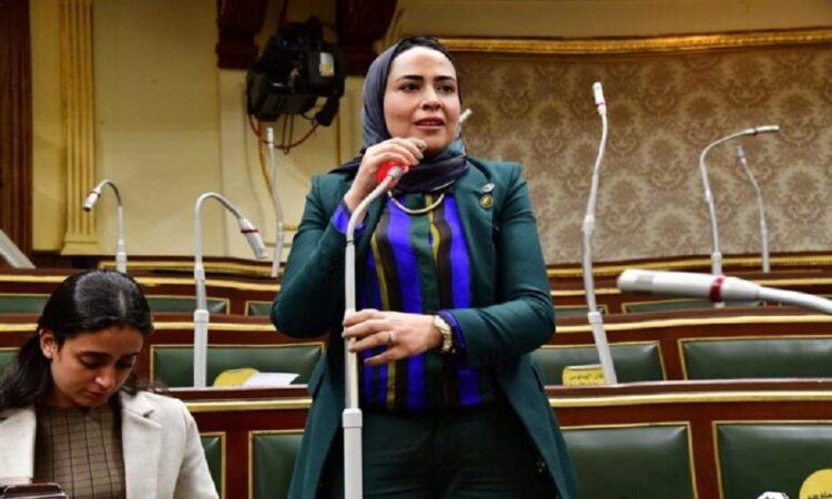 سارة النحاس