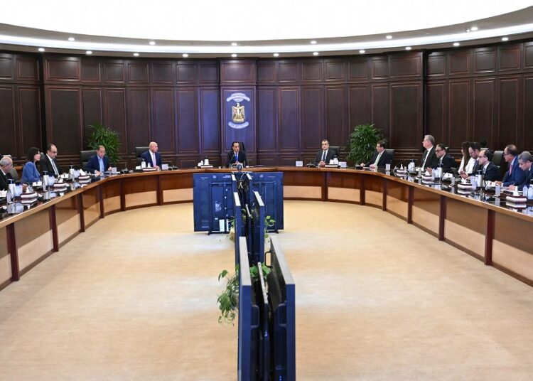 رئيس الوزراء يتابع جهود توفير المنتجات البترولية لدعم قطاعات الصناعة والزراعة والتنمية الشاملة