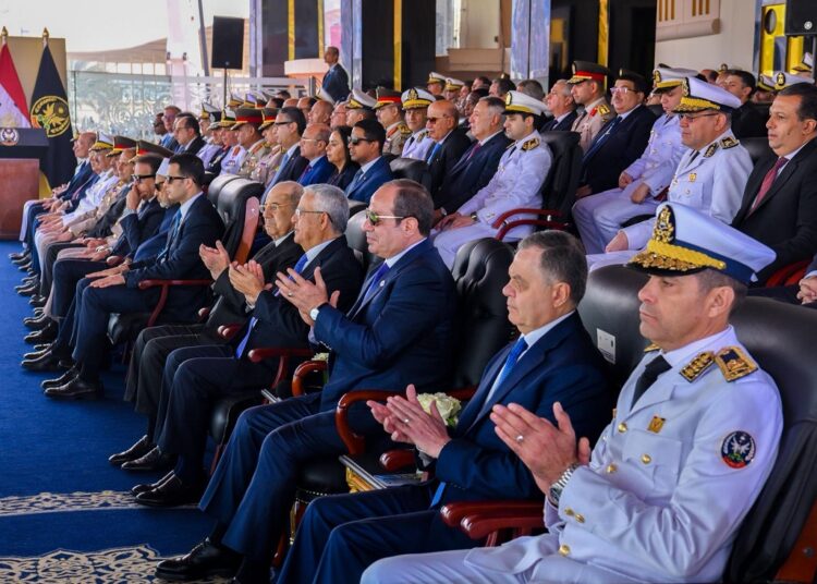  الرئيس السيسي يحتفي بخريجي أكاديمية الشرطة ويؤكد على التكاتف الوطني