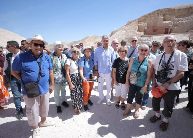 وزير السياحة