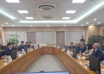 وزير الاتصالات