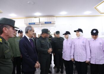 وزير الاتصالات يلتقي طلاب مبادرة الرواد الرقميون في الأكاديمية العسكرية المصرية